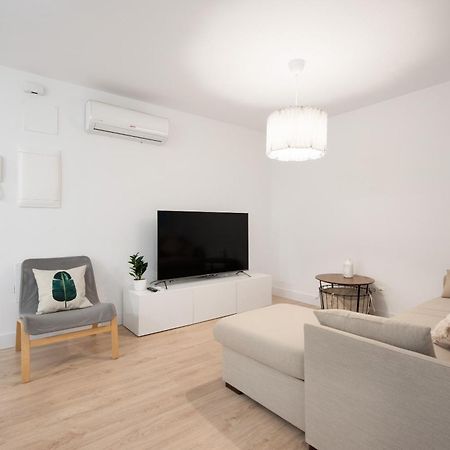 Malaga Hub Apartment Exterior photo